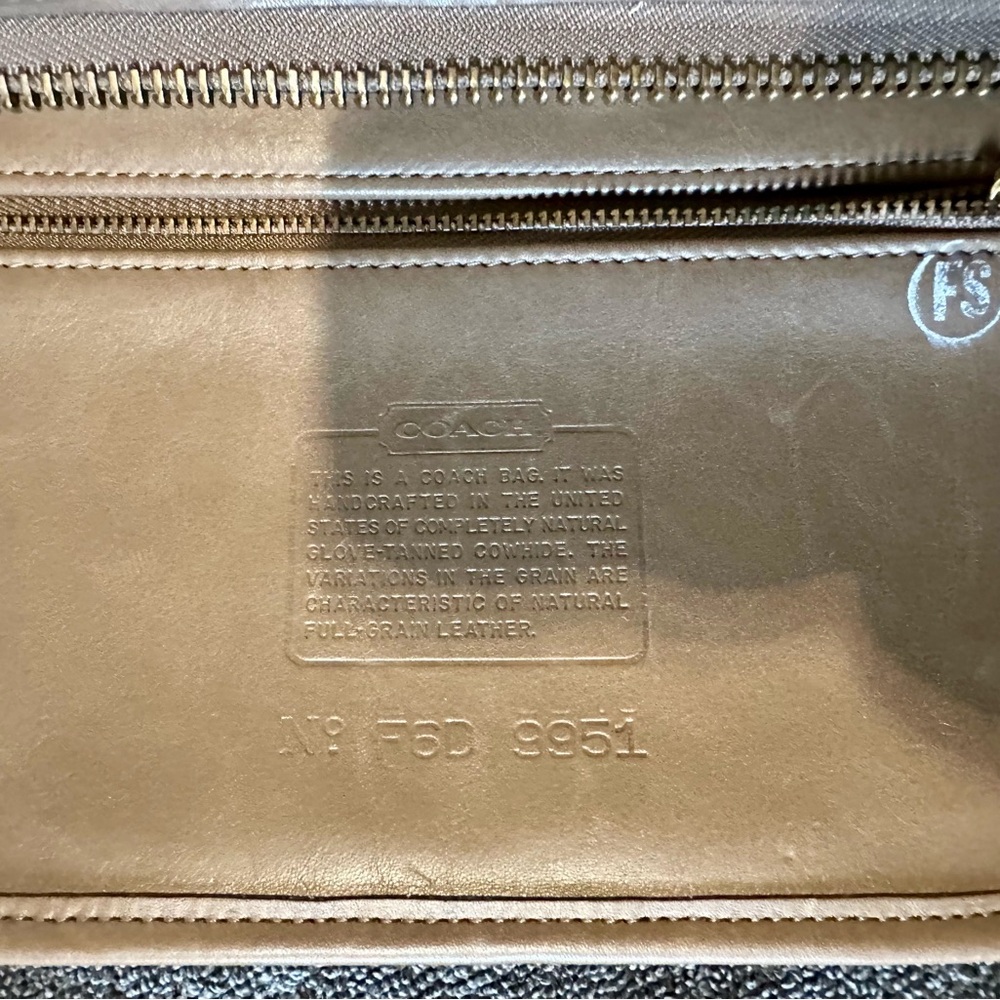 VTG Coach Patricia in TAUPE! PRISTINE CONDITION - Picture 13 of 16